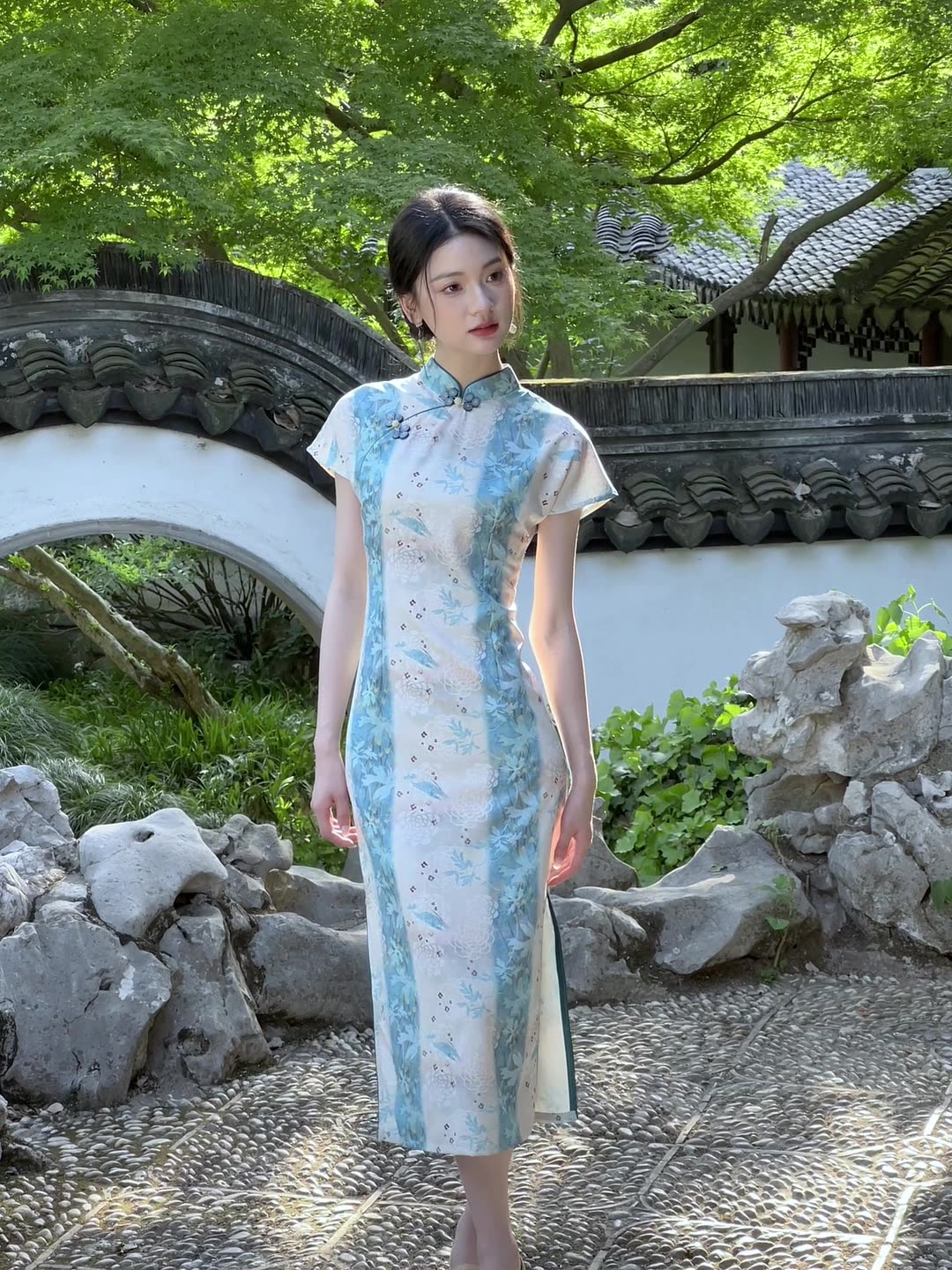 Camellia White Qipao with Blue Panels and Light Bloom - Taichi - Zen