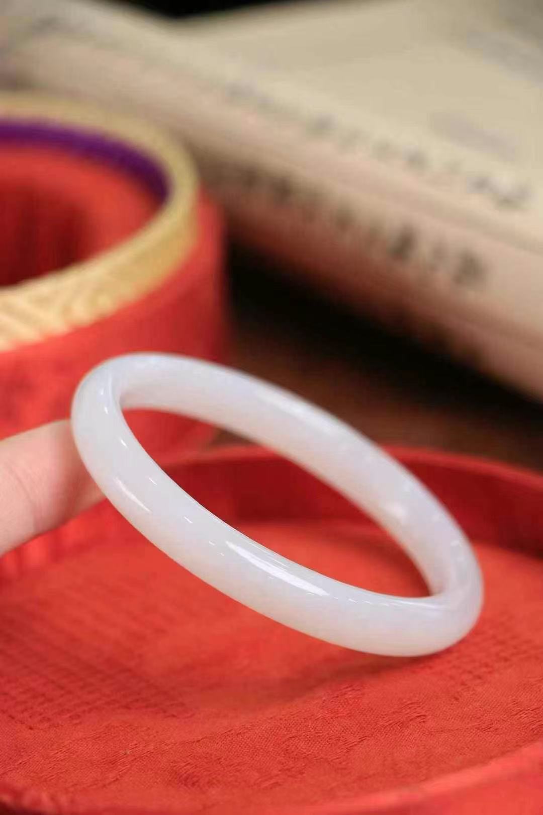 Classic White Hetian Jade Bangle – Round Cut for Quiet Grace & Everyday Calm - Taichi - Zen