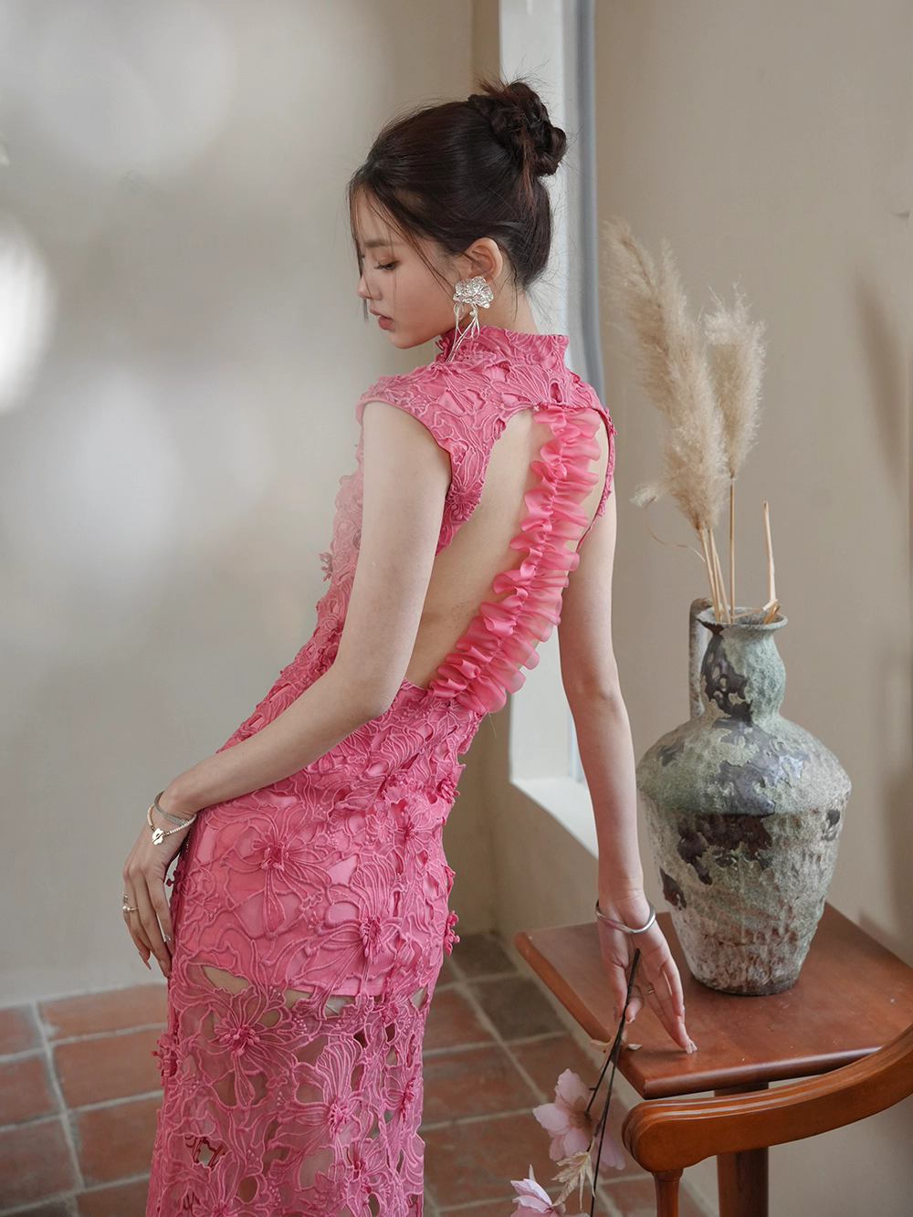 Haitang red Chinese lace cheongsam with backless cut. US sizes 0-14. 3D floral embroidery.
